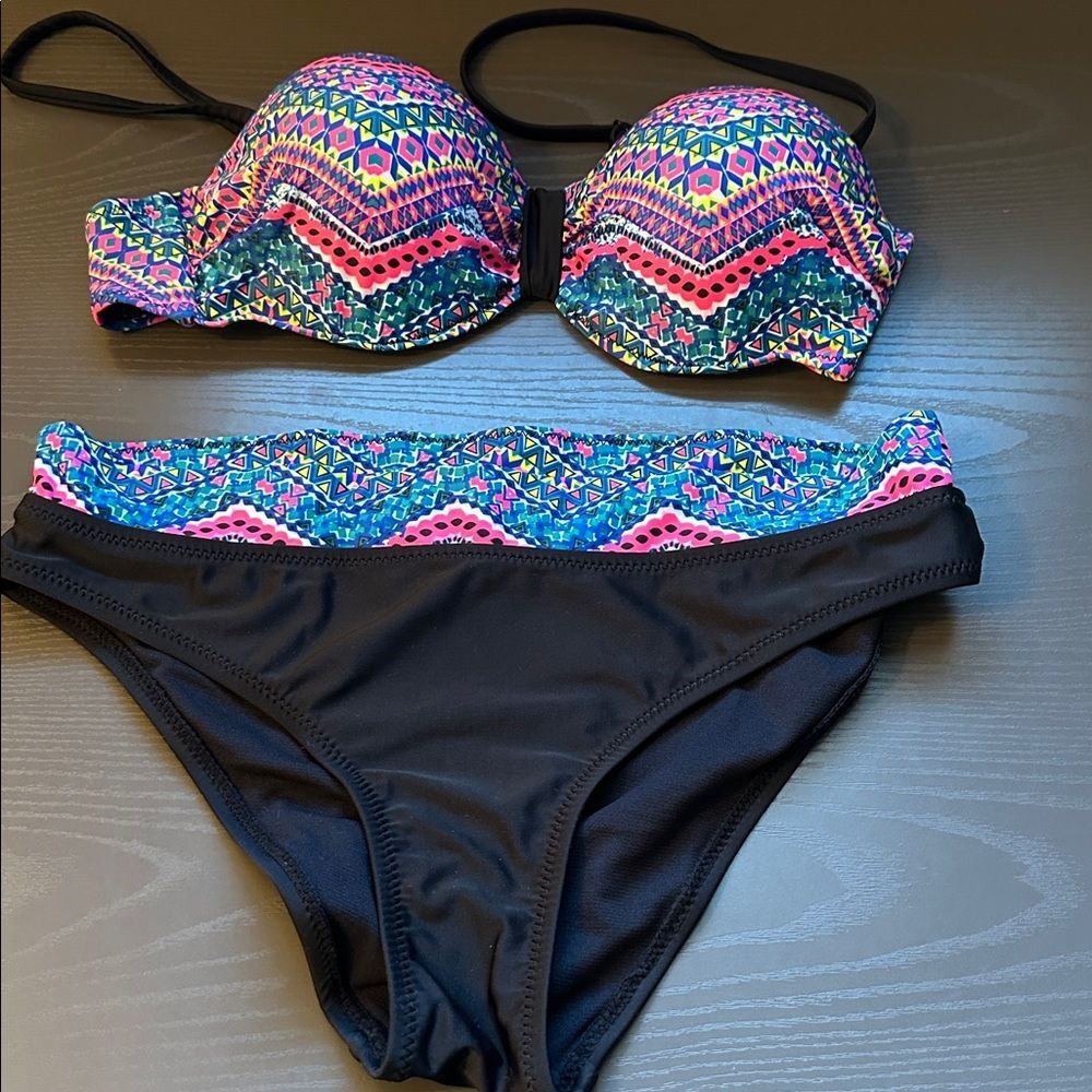 Colorful Geometric Women's Bikini (top & bottom) Size Large